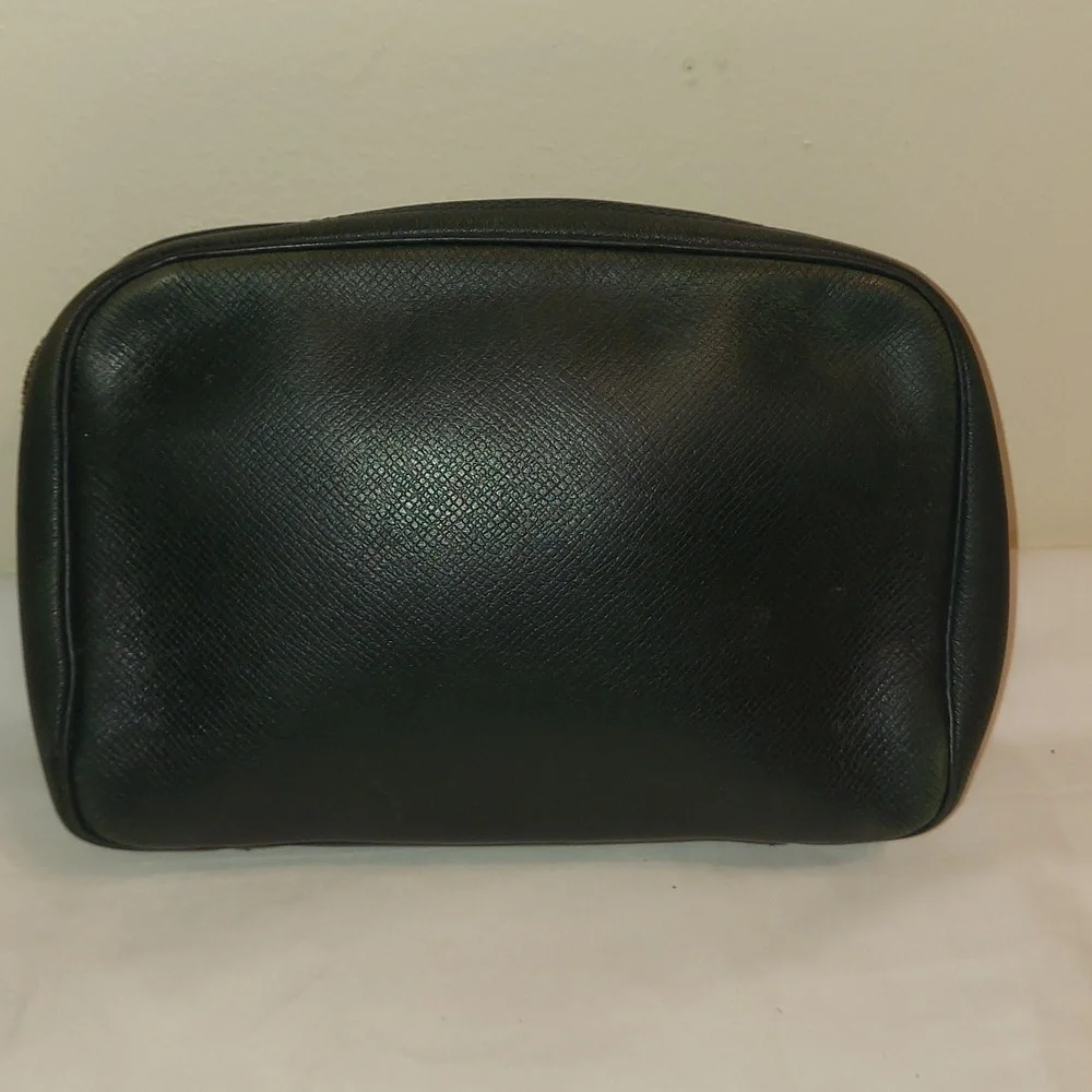 LOUIS VUITTON Trousse toilette Pouch Bag Taiga Leather Green